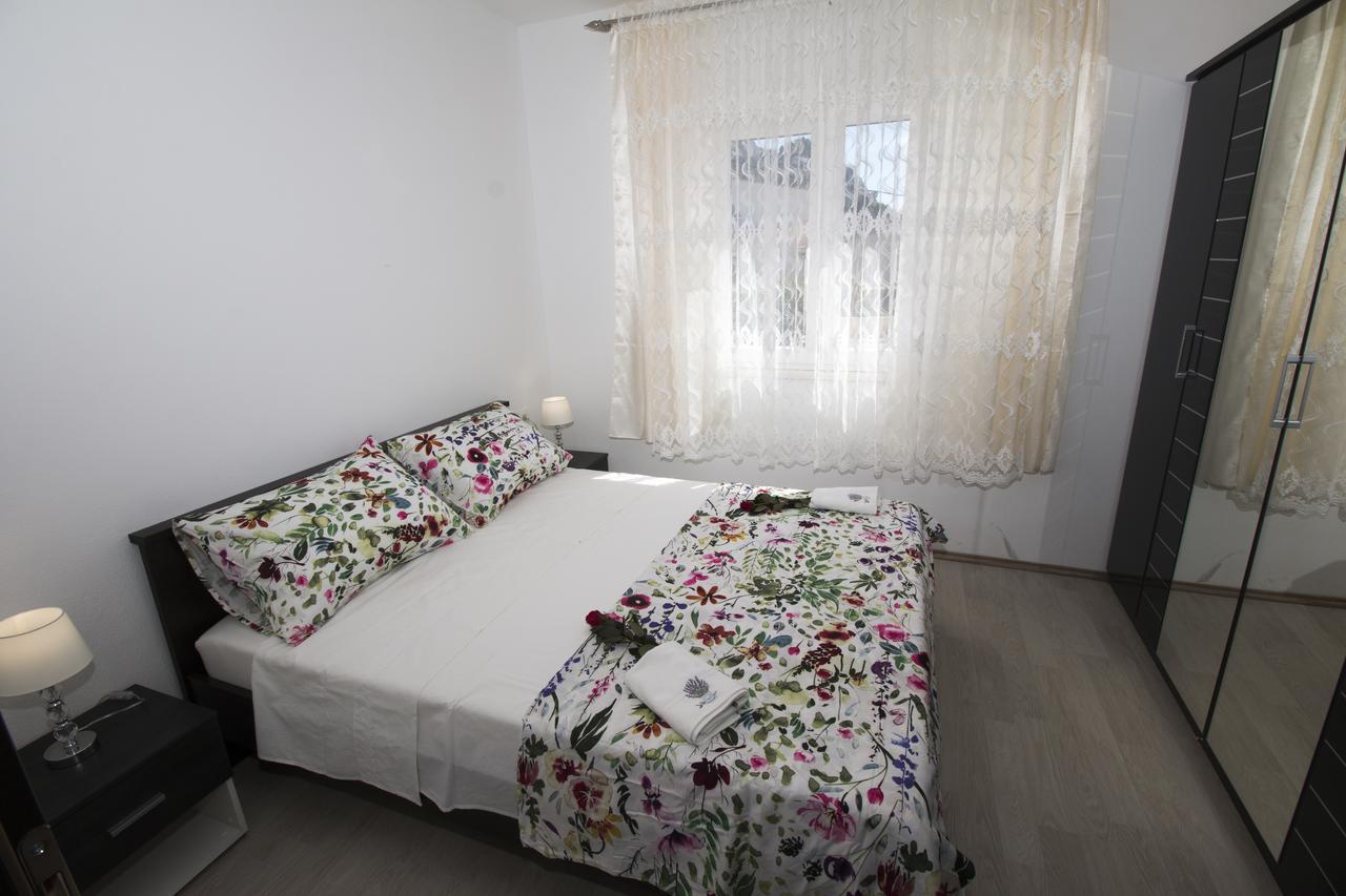 Апартаменты Apartman Horizont Омиш Экстерьер фото