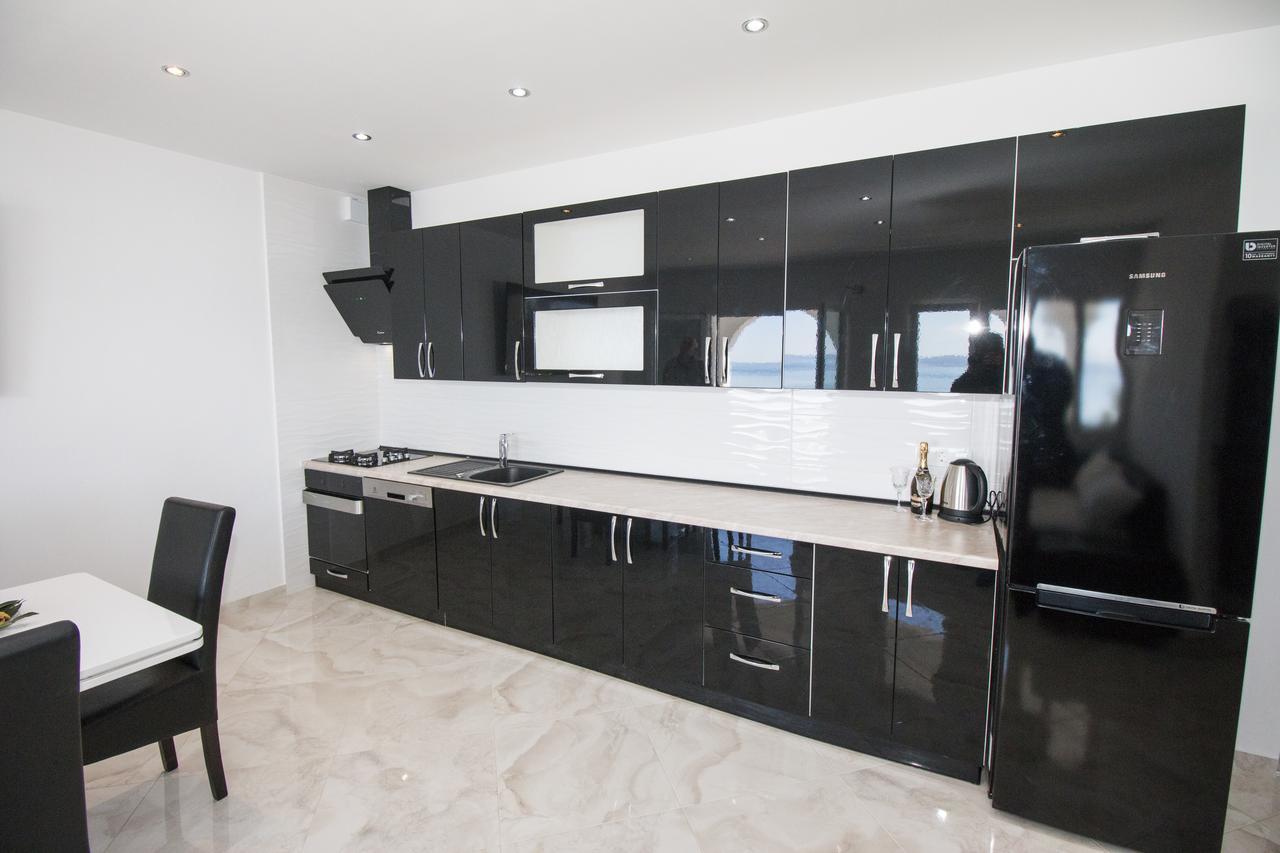 Апартаменты Apartman Horizont Омиш Экстерьер фото